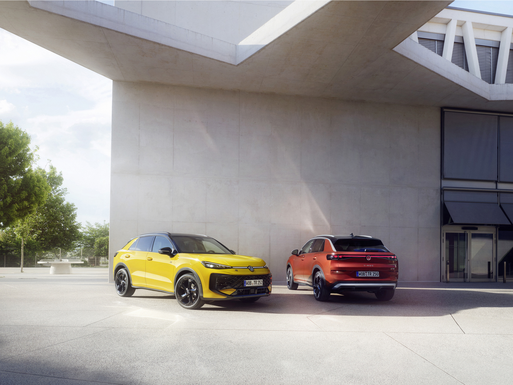Nuova Volkswagen T-Roc 2026 colori Canary Yellow e Flamed Red