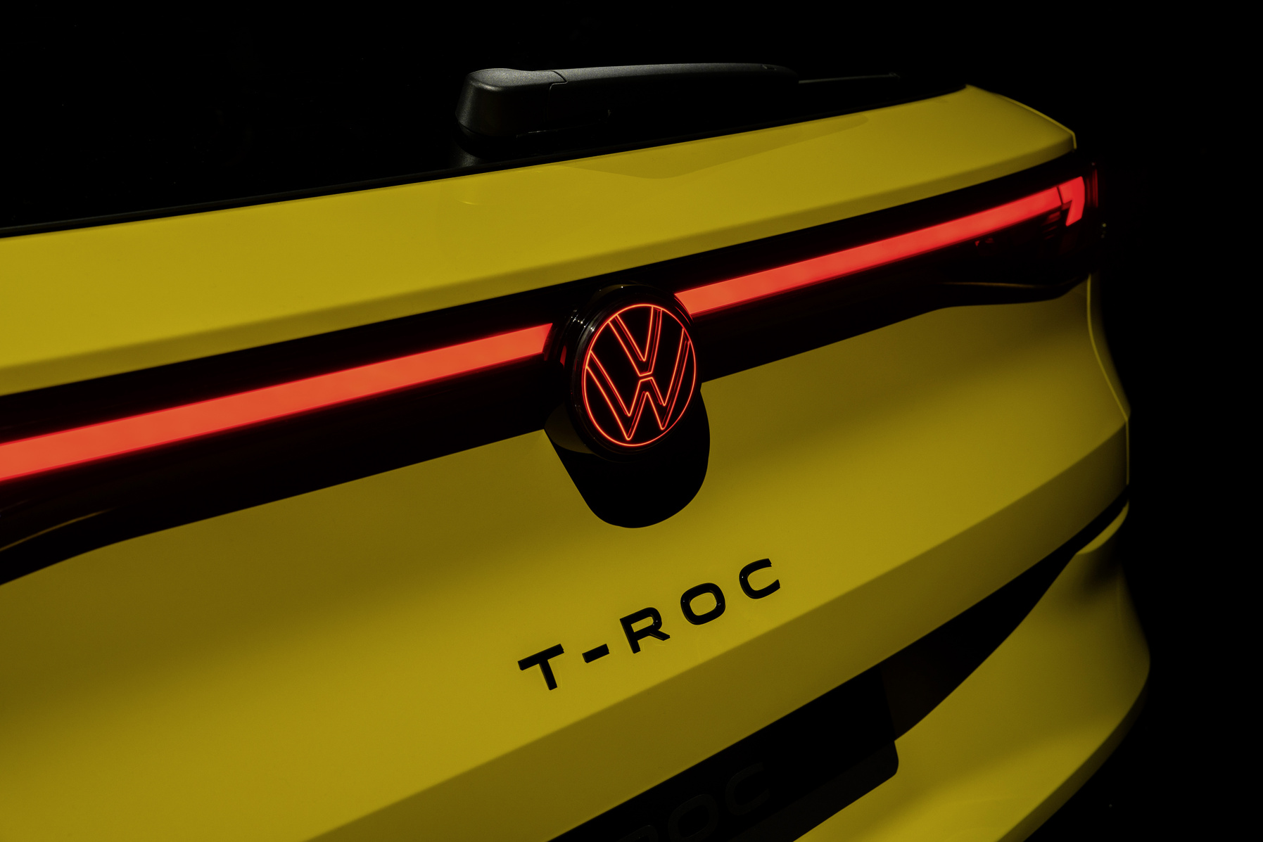 Nuova Volkswagen T-Roc 2026 fanali posteriori LED