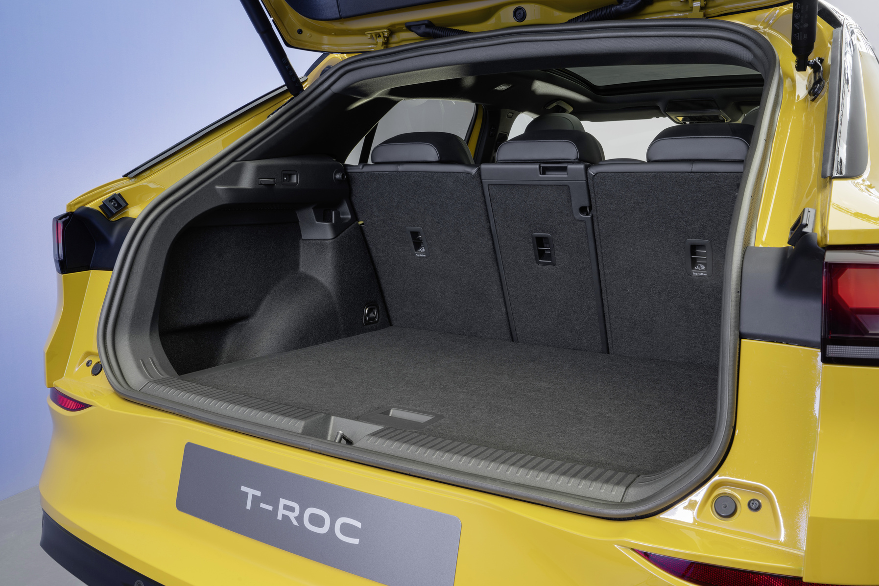 Nuova Volkswagen T-Roc 2026 bagagliaio 475 litri